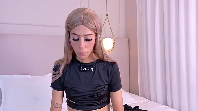 ZoeyPetit Chat XXX in diretta