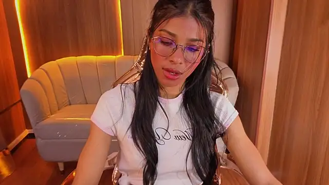 Alina_b_ Adlı Modelin Canlı XXX Sohbeti