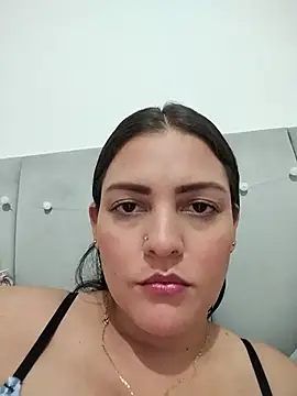 Chat XXX en directo de Mia_Hampton
