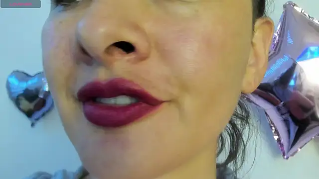 Chat +18 de queen_fetish ao vivo