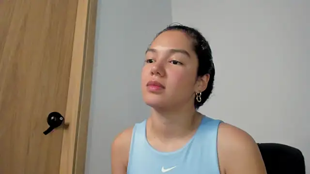 MiaRouseex Adlı Modelin Canlı XXX Sohbeti