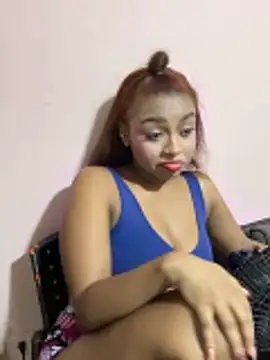 Kloe_rousse01 Adlı Modelin Canlı XXX Sohbeti