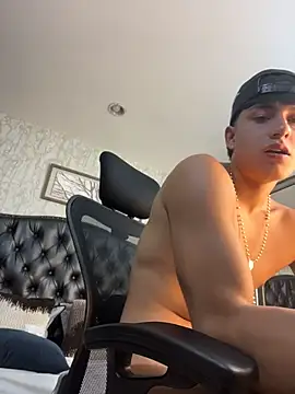 XXX chat uživo modela Lander_Cruz