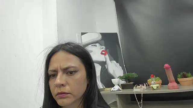 Chat +18 de KiaraaBlack ao vivo