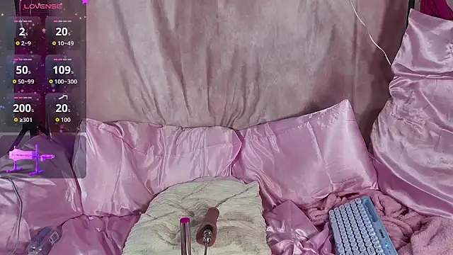 YourBlondeDoll's Live XXX Chat