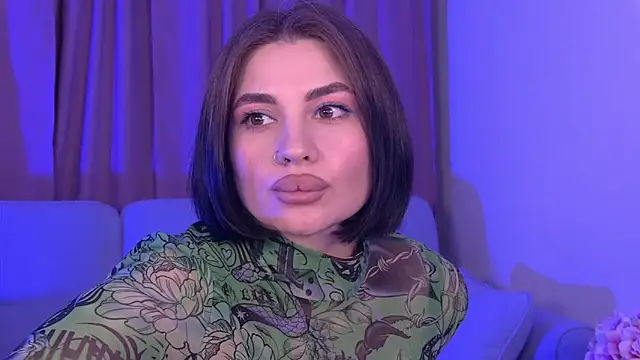 XXX chat uživo modela AdrianaToress