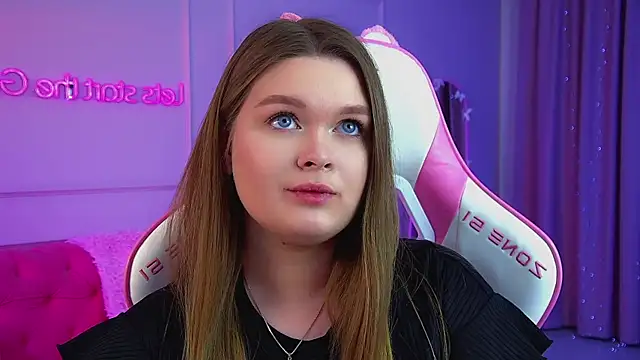 CrystalLyons' Live XXX Chat