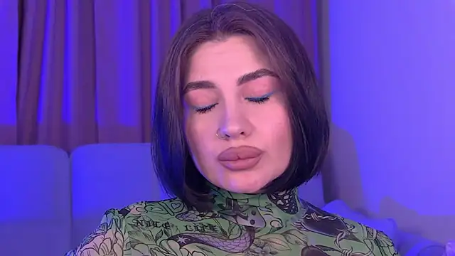 AdrianaToress Chat XXX in diretta