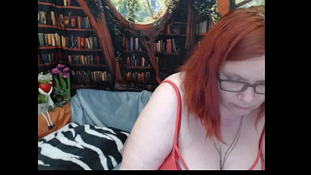 PlayfullMature Chat XXX live