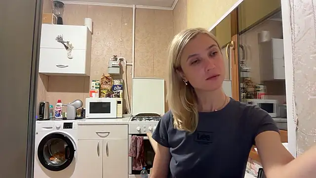 AngelJeni Adlı Modelin Canlı Sohbet Odası