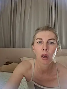 stellahere8 live XXX chat