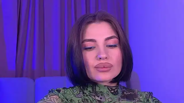 Chat +18 de AdrianaToress ao vivo