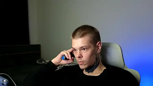 DENIS_HERE: онлайн-секс-чат