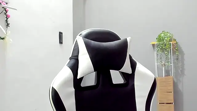 Živý XXX chat __Emma__11__Lecat_