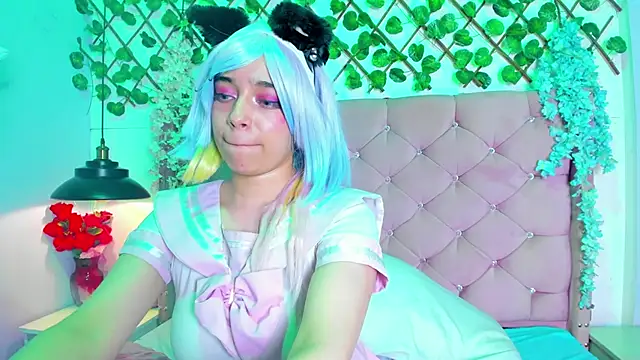 Kira-Berry Live XXX-Chat