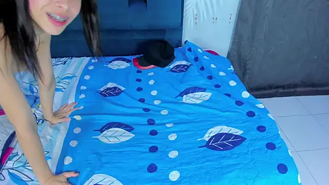 XXX chat uživo modela Only3Trio