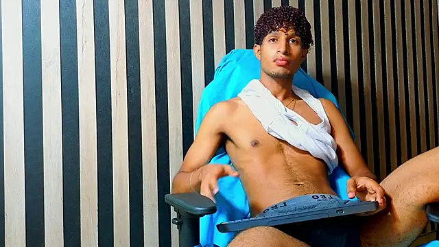Alex_Bloom Adlı Modelin Canlı XXX Sohbeti