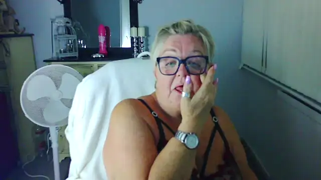 BridgetBlueEyes' Live XXX Chat