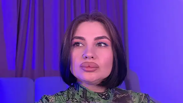 AdrianaToress: онлайн-секс-чат