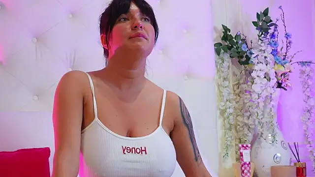 دردشة NadiaKeyss الجنسية المباشرة