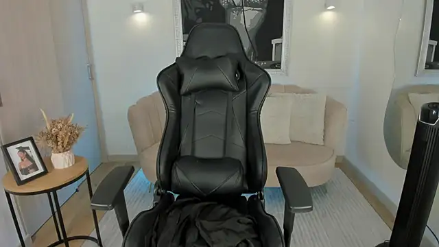 XXX chat uživo modela BellaRossii