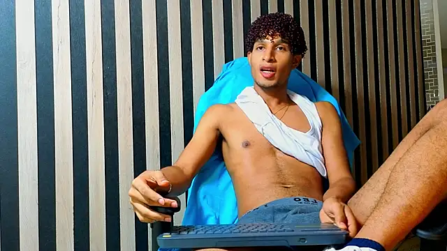 Chat XXX en directo de Alex_Bloom