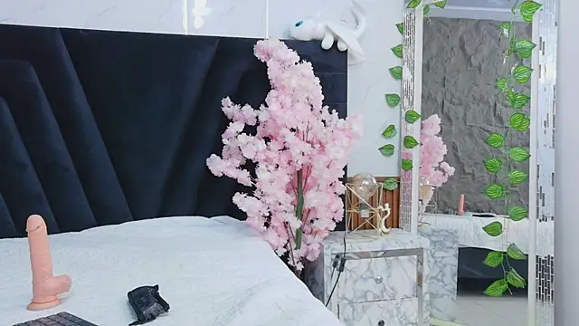 EbonyCoWorker's Live XXX Chat