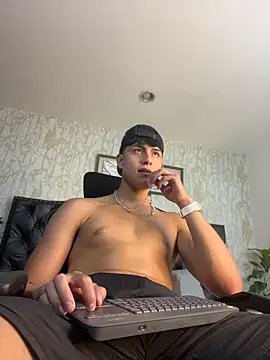 Lander_Cruz 即時 XXX 聊天