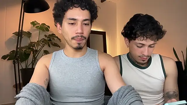 Chat XXX en directo de Noah_and_Steven
