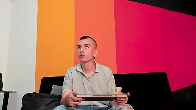 Czat XXX na żywo – Rowan_Cley