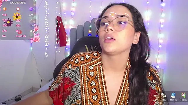 farah_samira Show in webcam