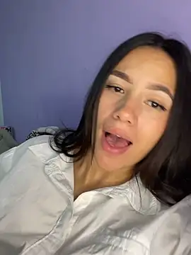 Marianahb-e's Live Chat Room