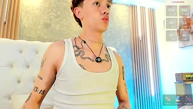 แชท XXX สดของ Tomy_Rox