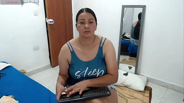 LAURA_Foxht 라이브 XXX 채팅