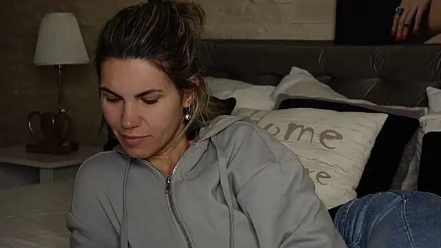 FeliciaKrige Pertunjukan Webcam