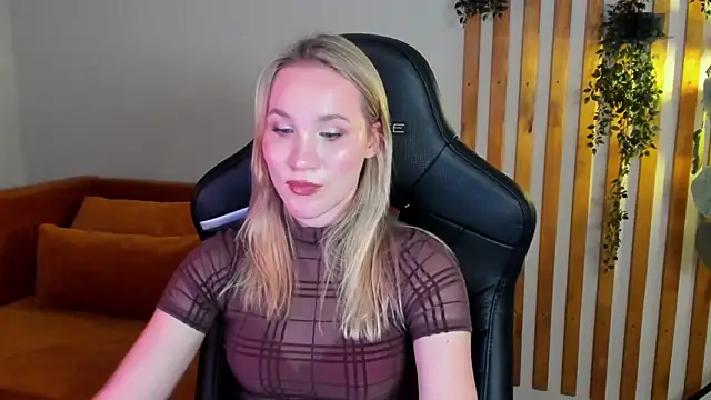 Chat +18 de ElaraVoltage ao vivo