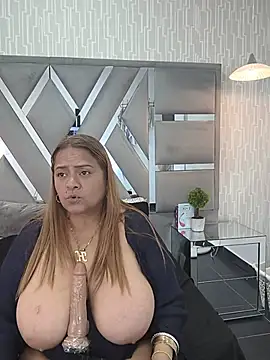 Chat XXX en directo de MonzerratBoyer