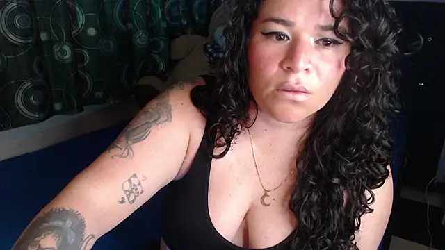 Chatroom XXX en direct de ANGELIQUE_KLANE