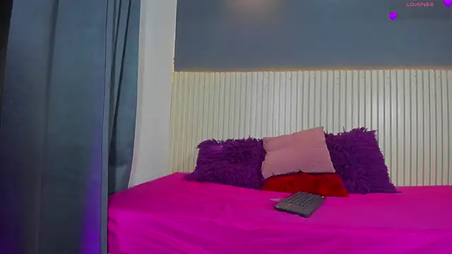 girlmia_colucci: διαδικτυακό σόου στην κάμερα