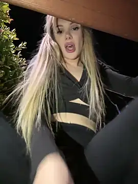 AlyssaFoxx_ Adlı Modelin Canlı XXX Sohbeti