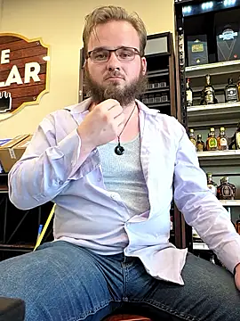 bear8t élő XXX-chatje