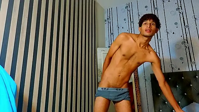 Alex_Bloomn Webbikameraesitys