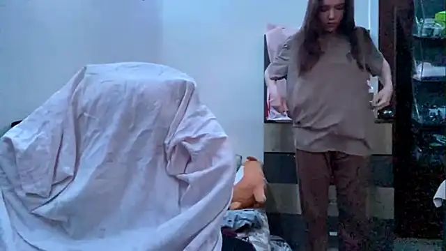 FewerCadre Show in webcam