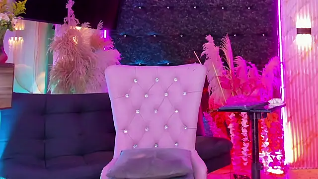 Queens_Wonders_Blondersn Webbikameraesitys