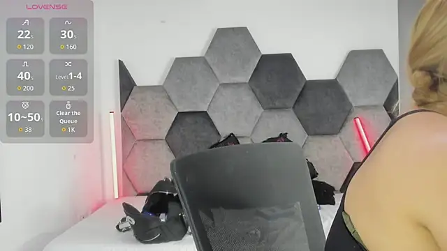 MikaelaStone Adlı Modelin Canlı XXX Sohbeti