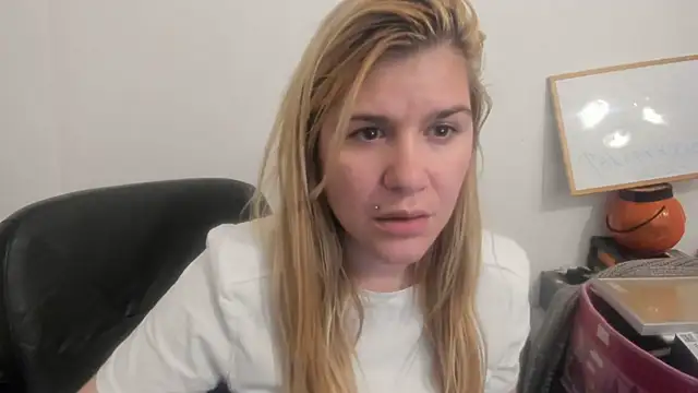 new_but_cute Live XXX-chat