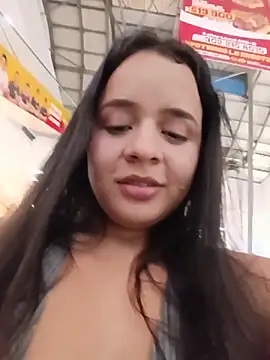 Julieth_hot-69 élő XXX-chatje