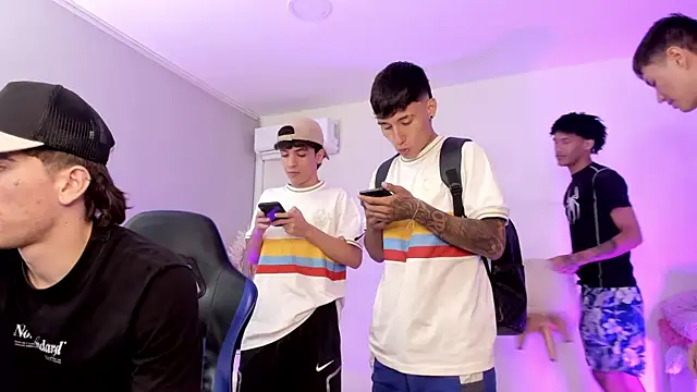 XXX chat uživo modela Handsomeboyss19