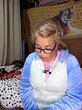 momismilf544's Webcam Show