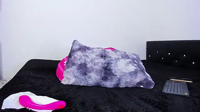 77Neferkitty77's Live XXX Chat